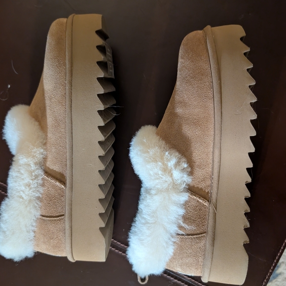 UGG Nita Platform Slipper - Women's, Size 10 - Picture 6 of 8